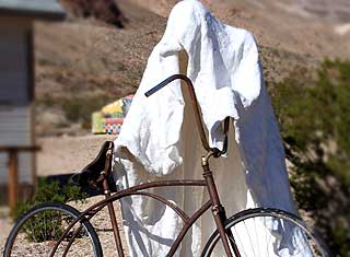 Death Valley rhyolite, ghostly sculpture